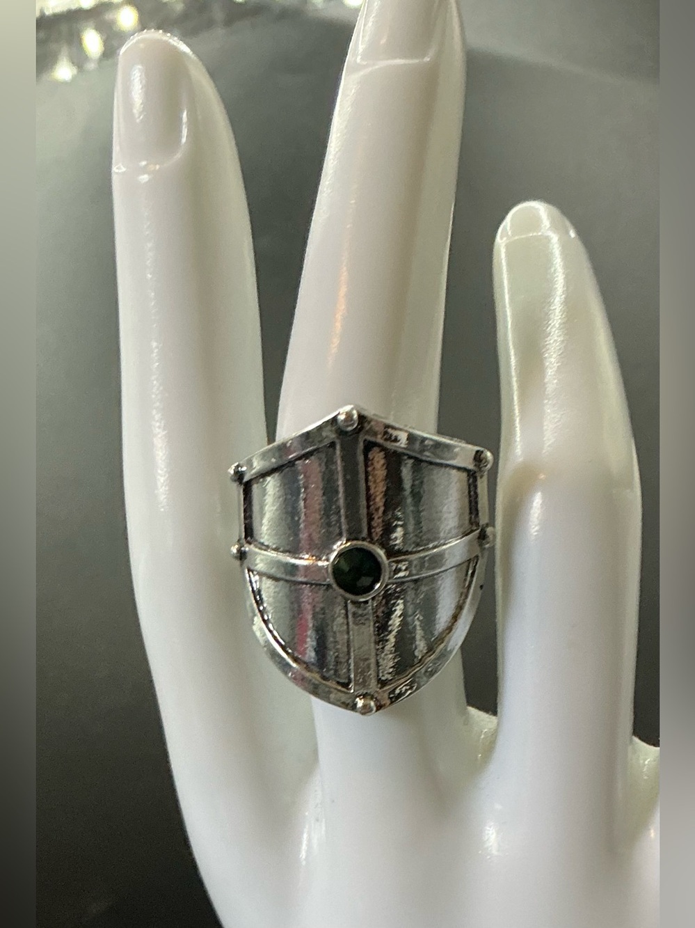 MENS SILVER TONE LARGE MIDEVIL SHEILD RING WITH DARK GREEN STONE ADJUSTABLE BAND